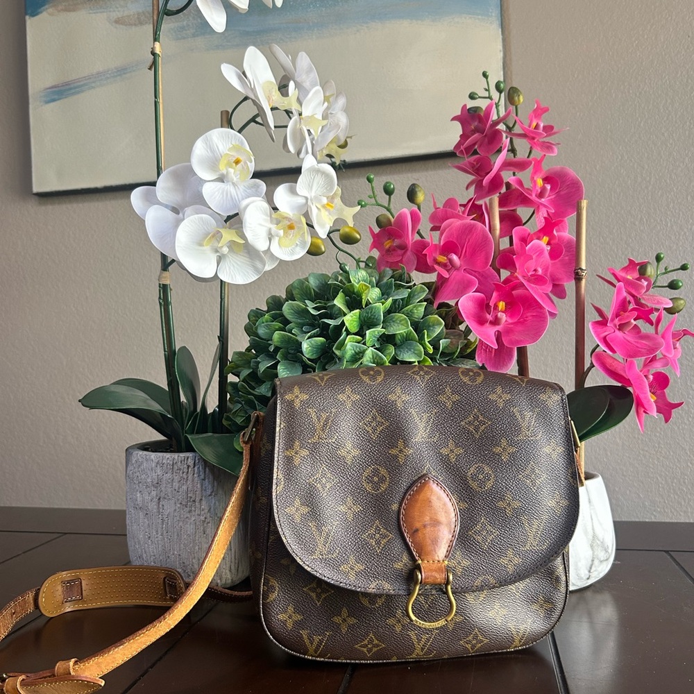 LOUIS VUITTON Saint Cloud GM Shoulder
Bag Monogram Leather Brown